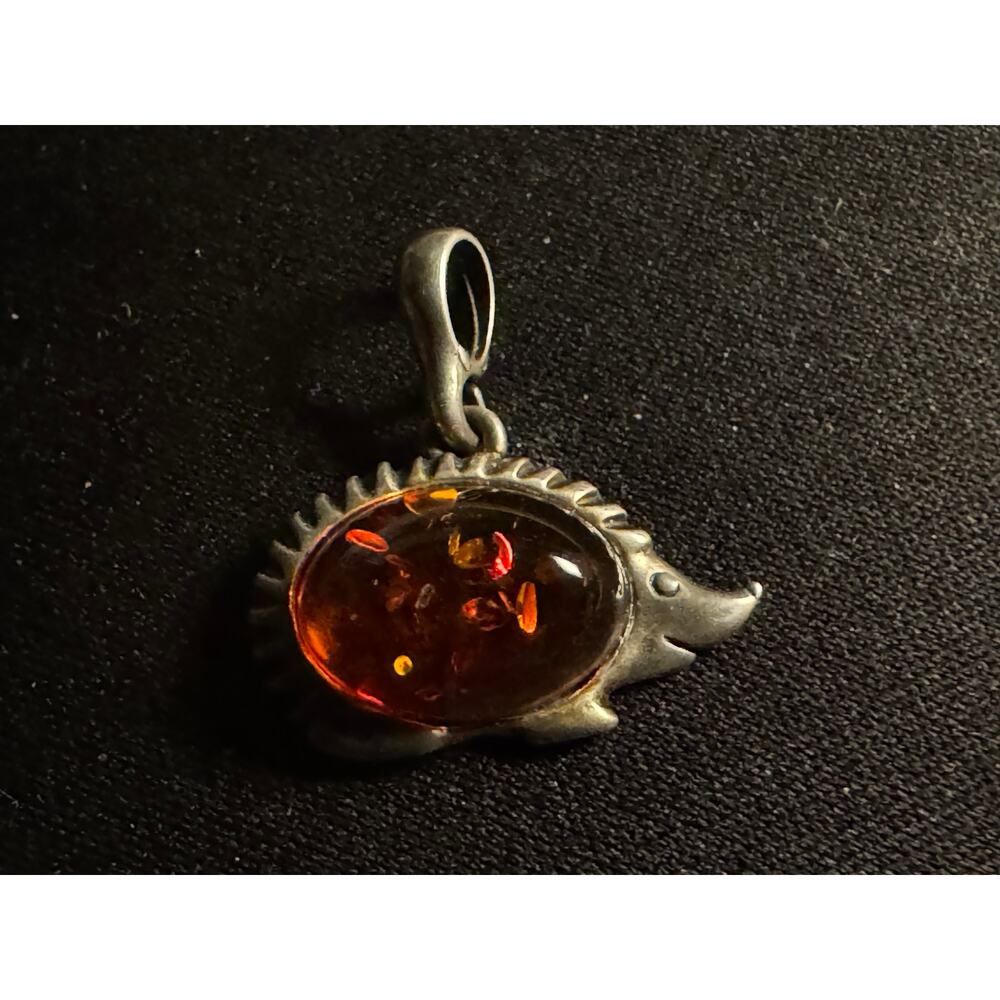 Vintage 925 Sterling Silver Hedgehog Pendant with Amber Stone - Picture 2 of 4